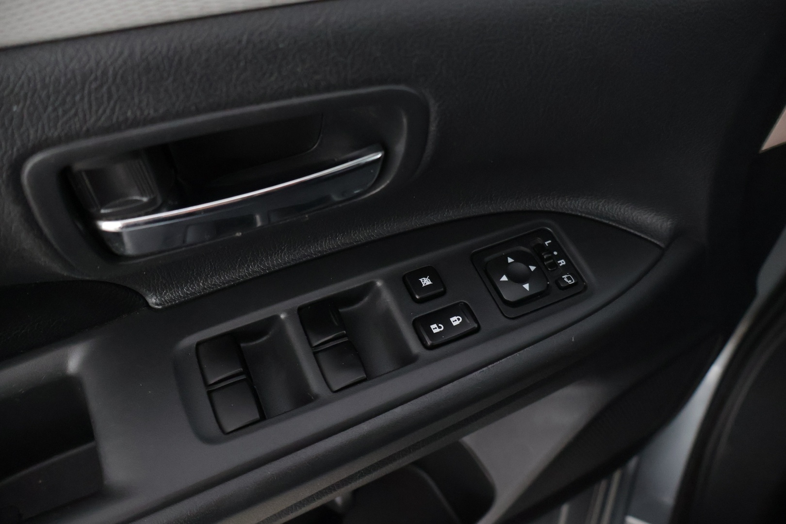 MITSUBISHI OUTLANDER PHEV 2014