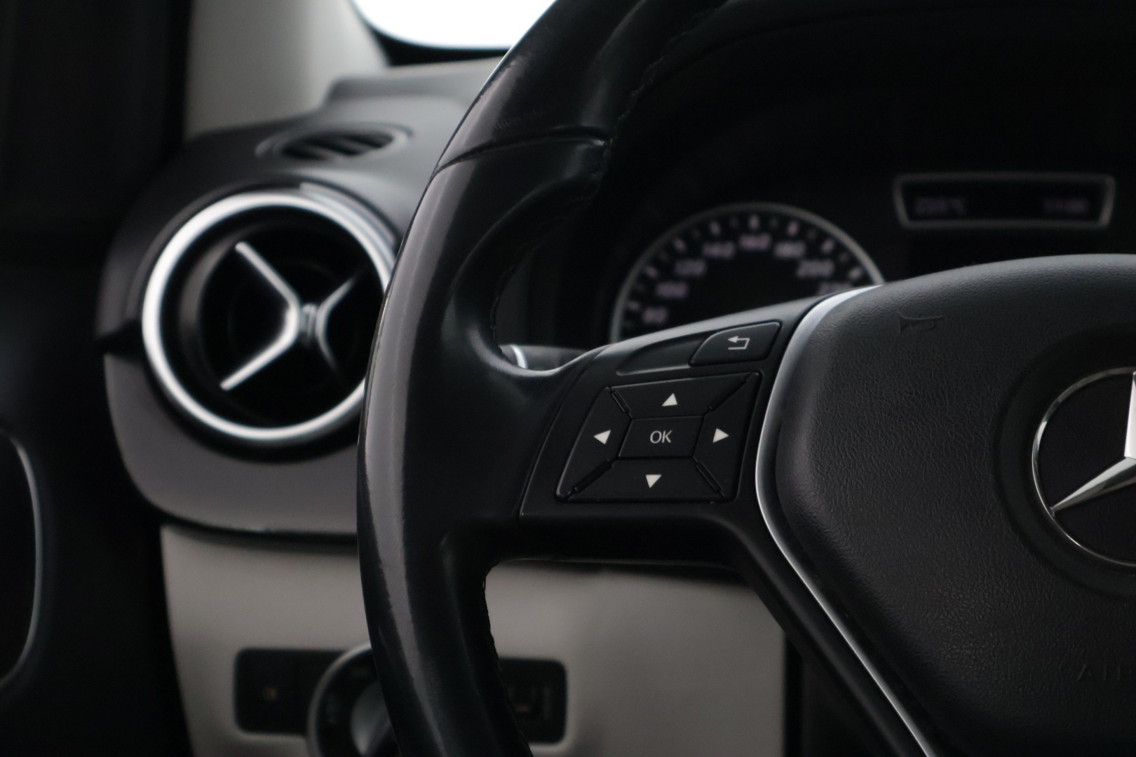 MERCEDES-BENZ B 2013