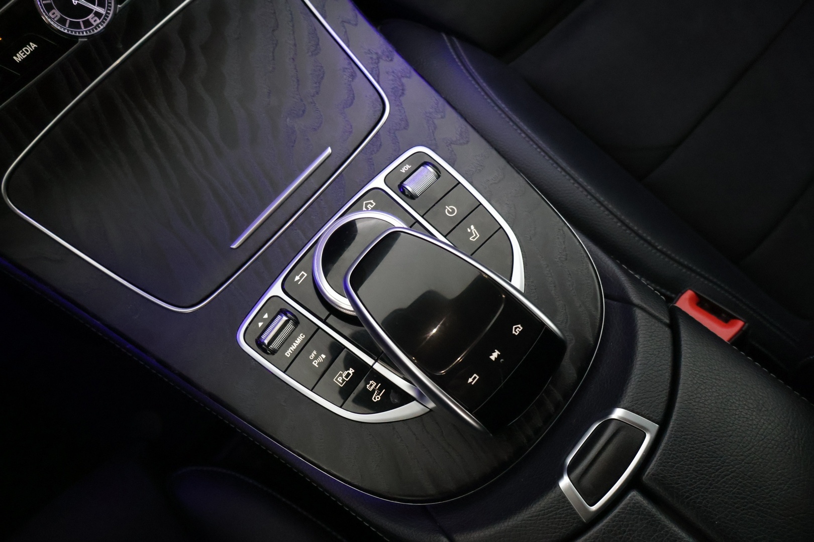 MERCEDES-BENZ E 2020