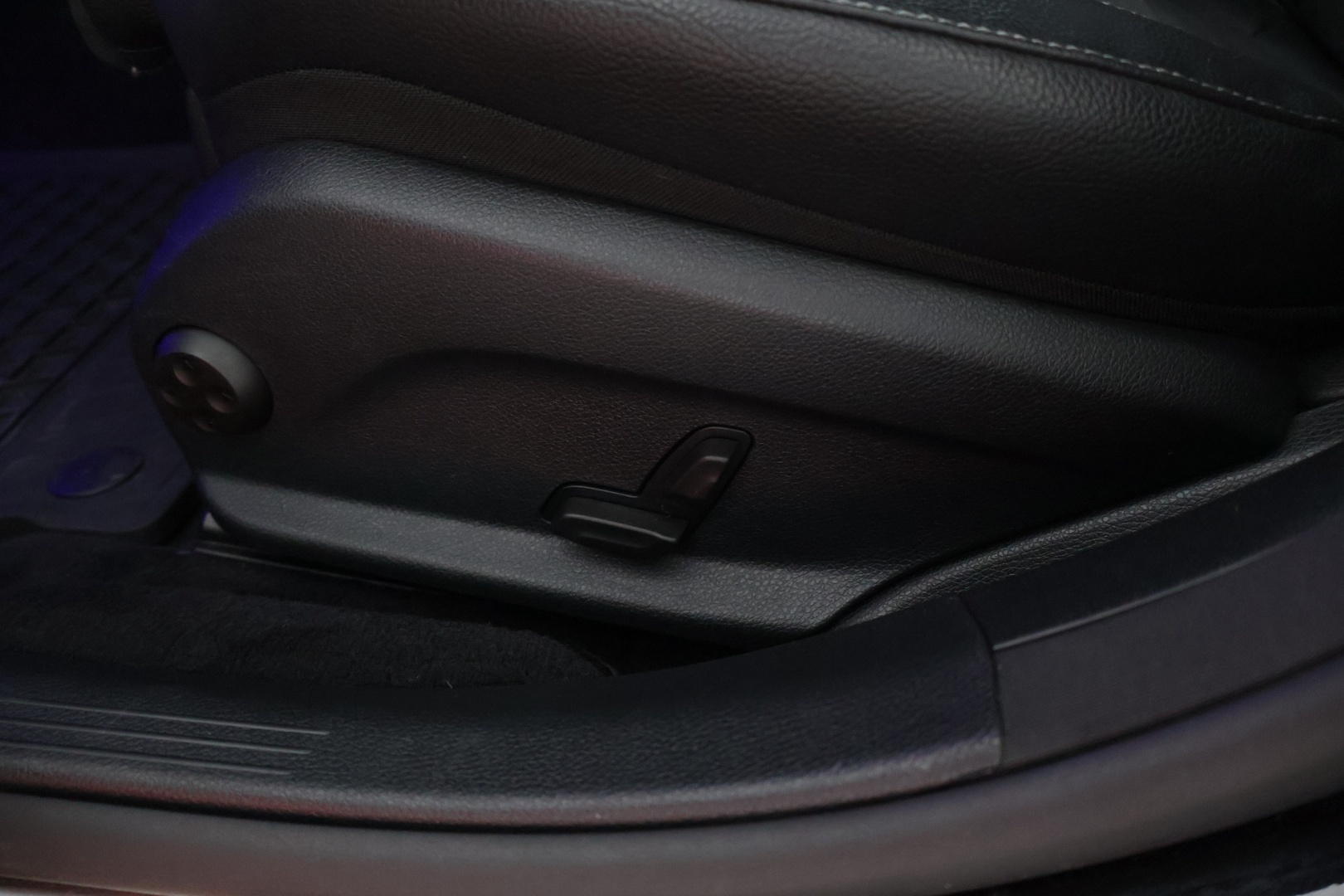 MERCEDES-BENZ E 2020