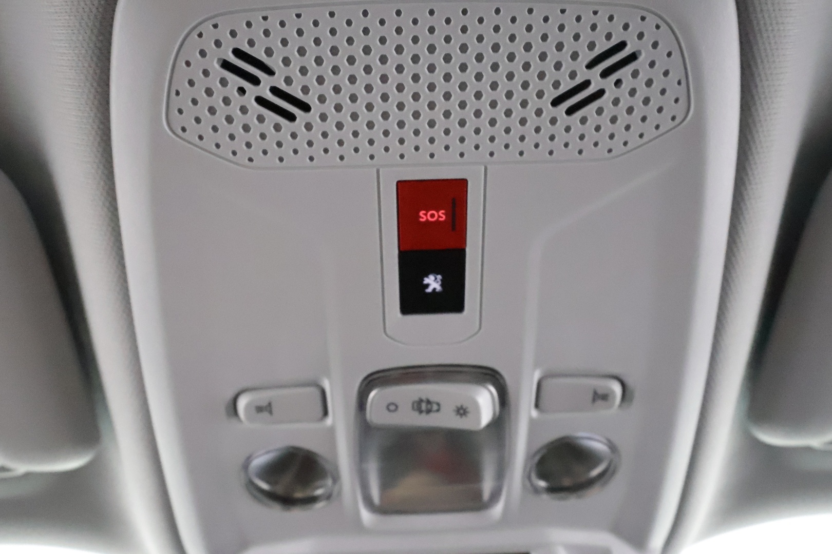PEUGEOT E-2008 2022