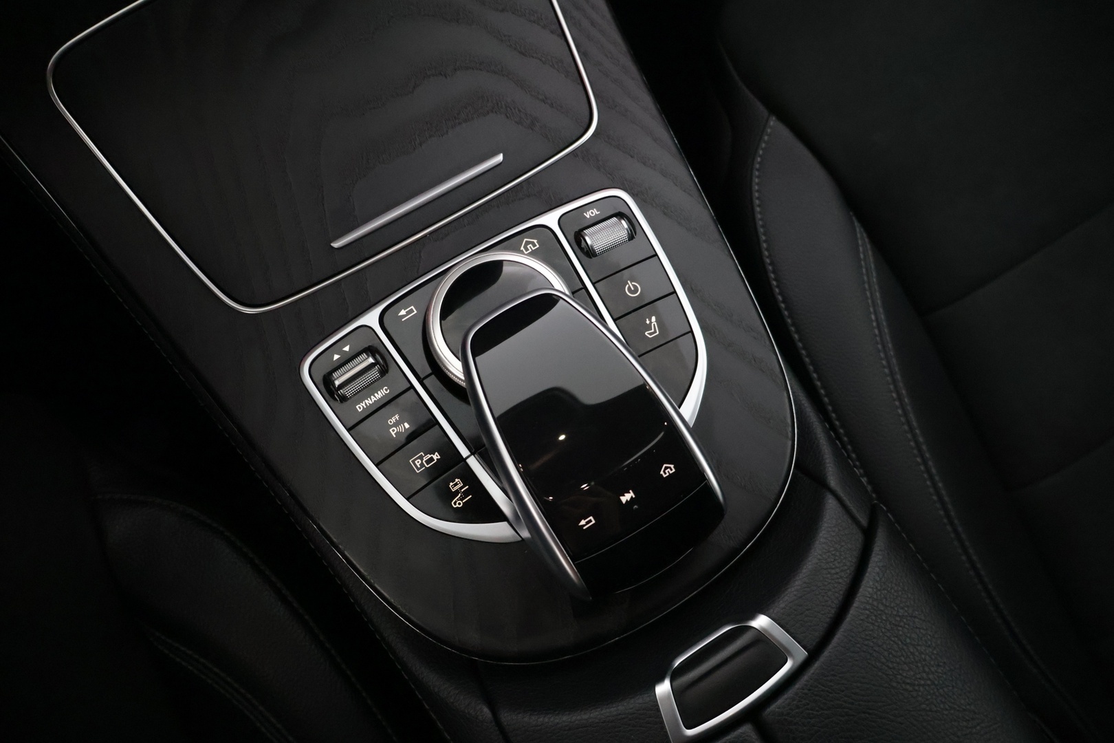 MERCEDES-BENZ E 2019