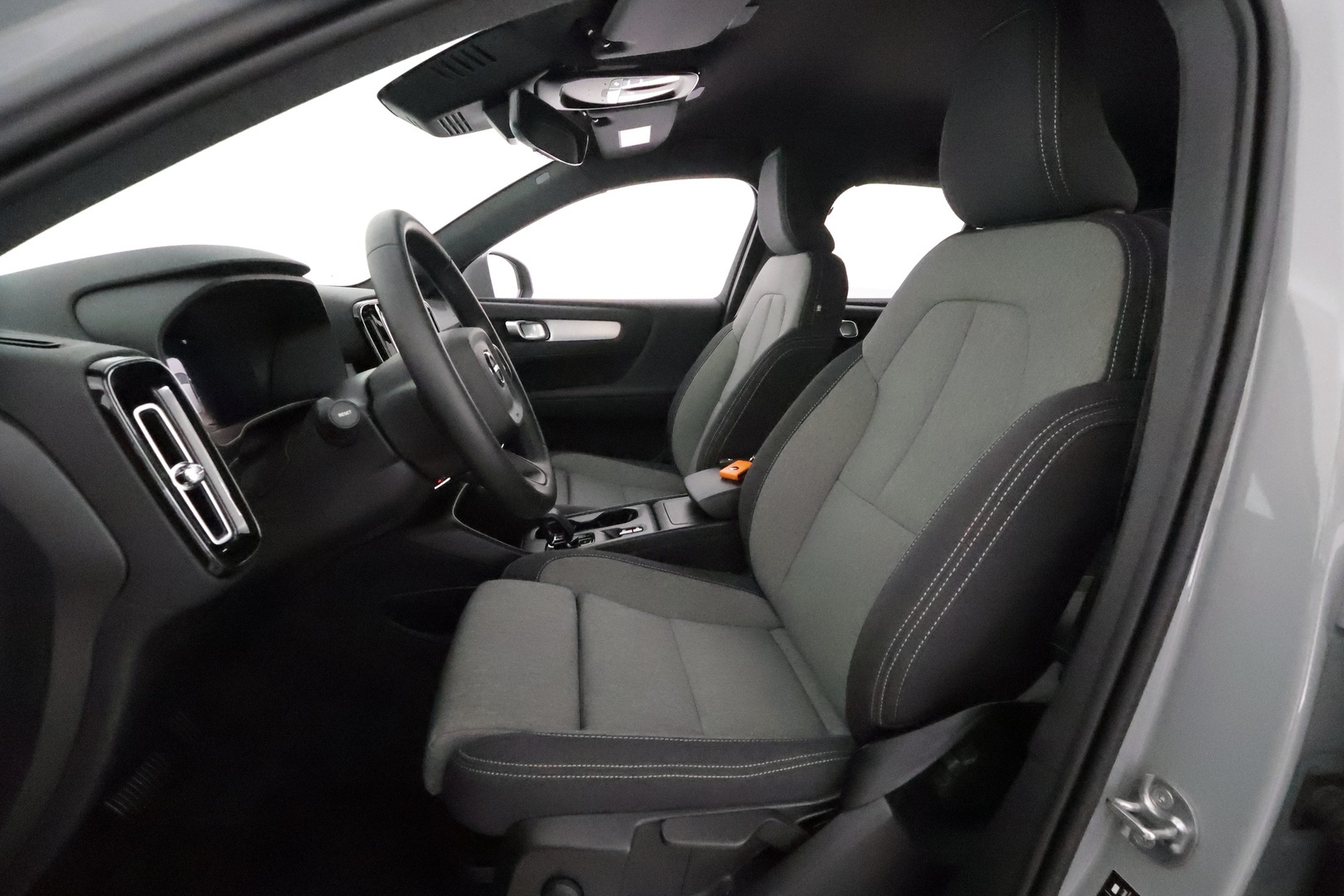 VOLVO XC40 2025