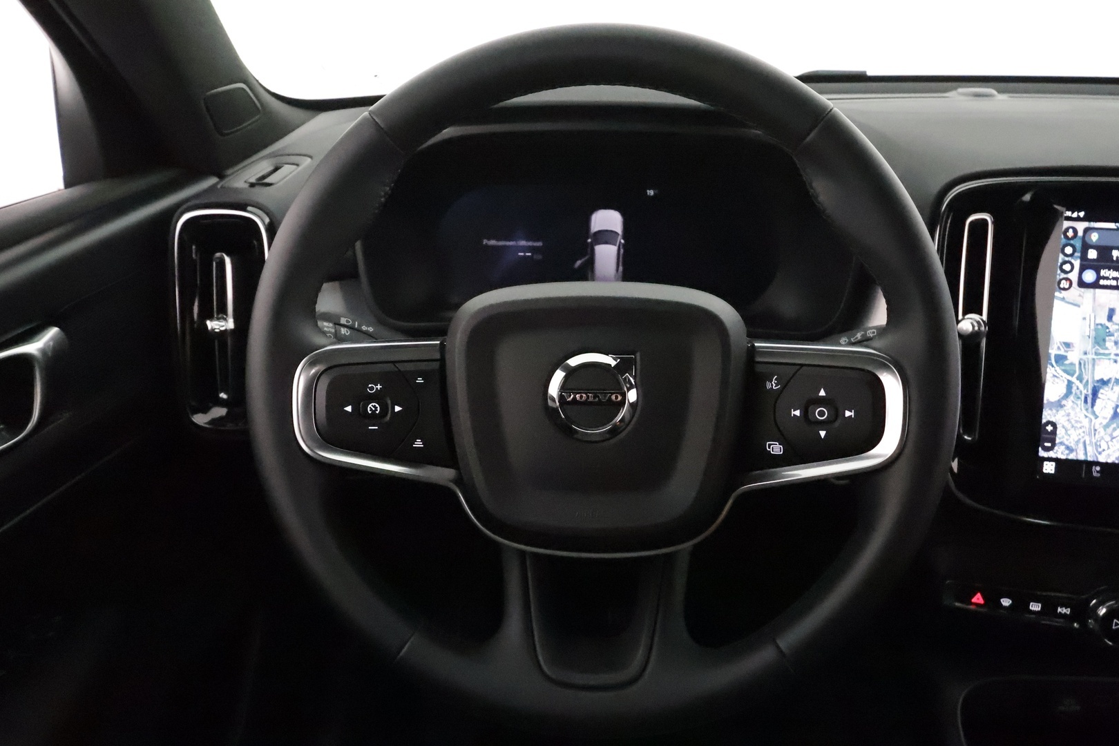VOLVO XC40 2025