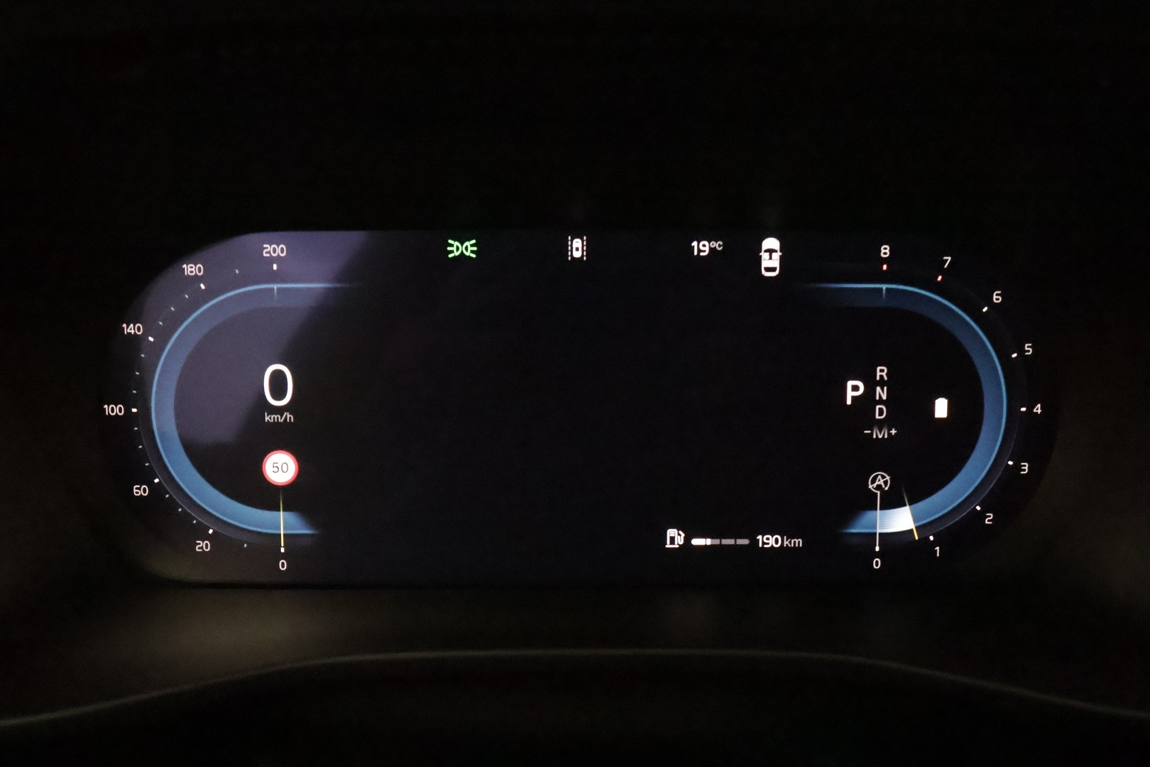 VOLVO XC40 2025