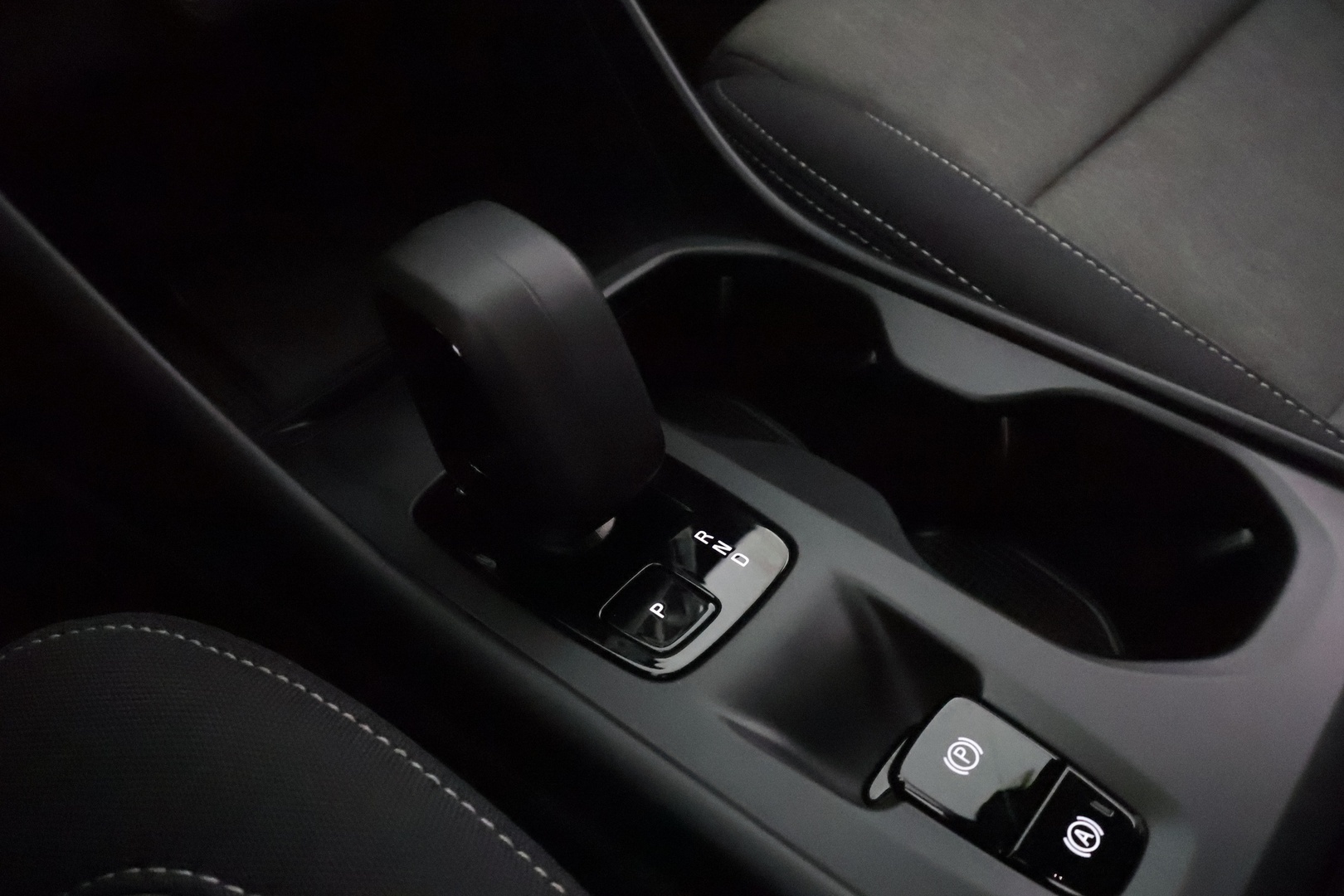 VOLVO XC40 2025
