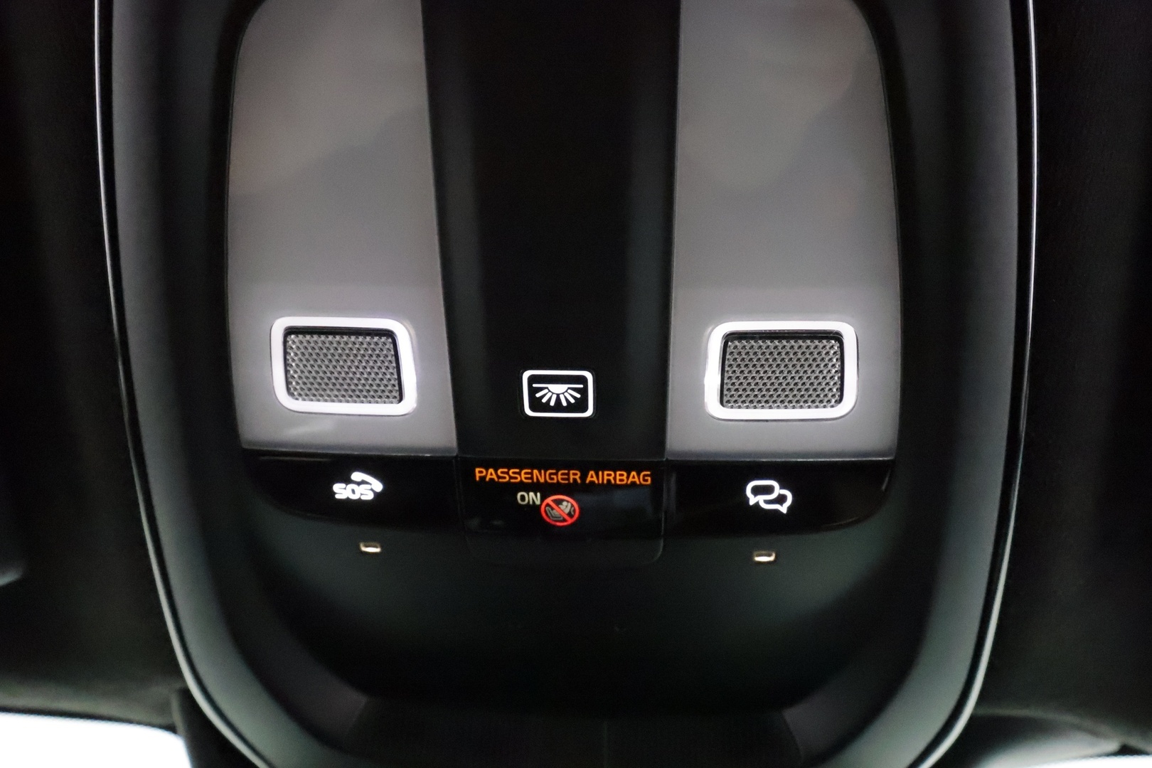 VOLVO XC40 2025