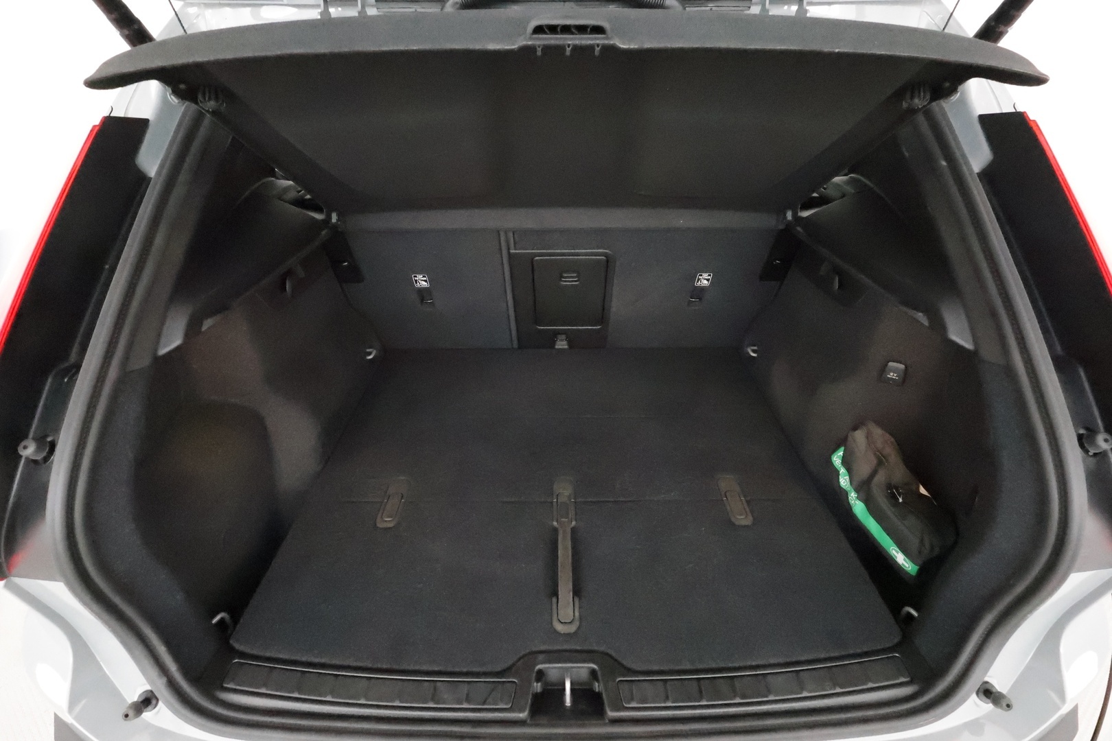 VOLVO XC40 2025
