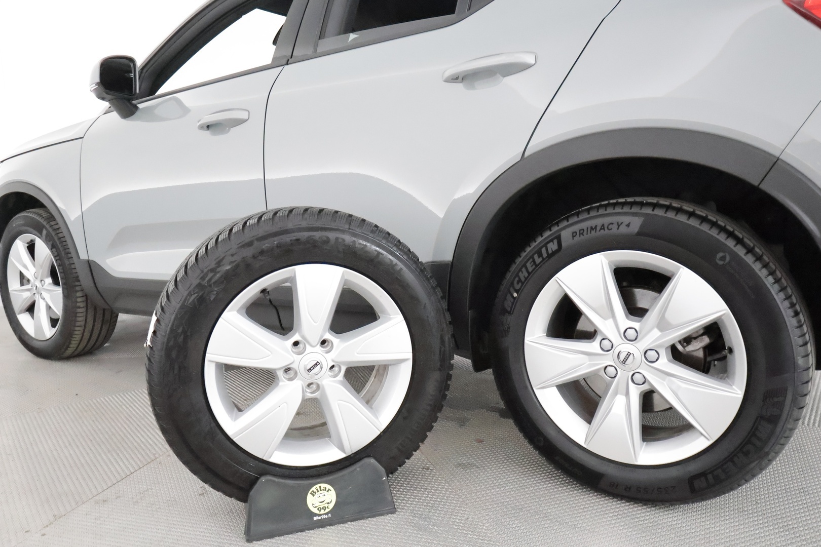 VOLVO XC40 2025