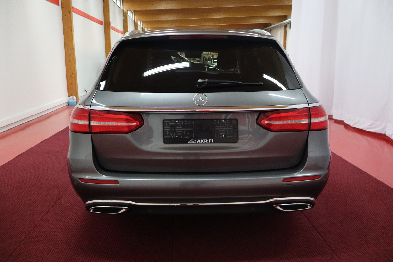 MERCEDES-BENZ E 2017