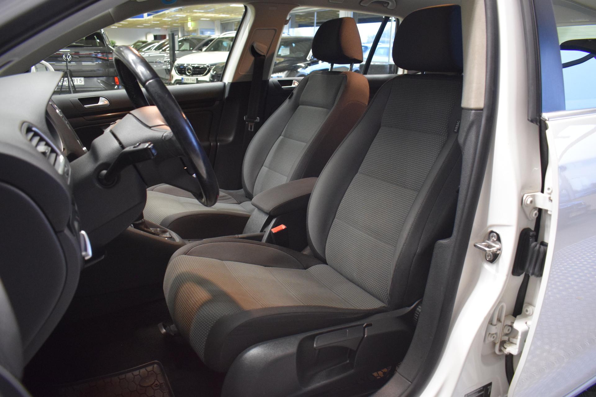 VOLKSWAGEN Golf 2012