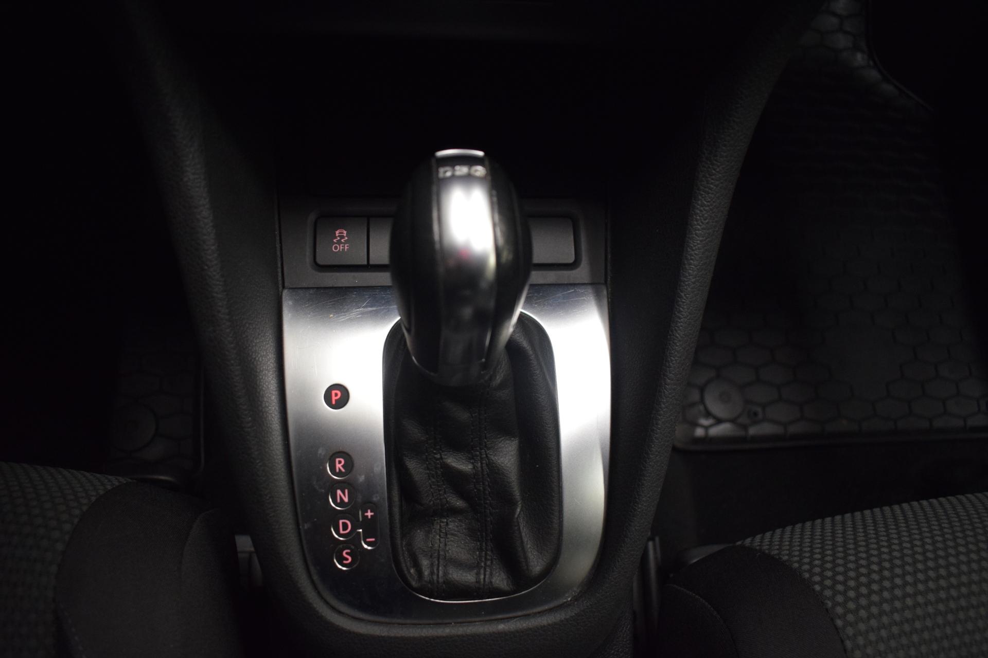 VOLKSWAGEN Golf 2012