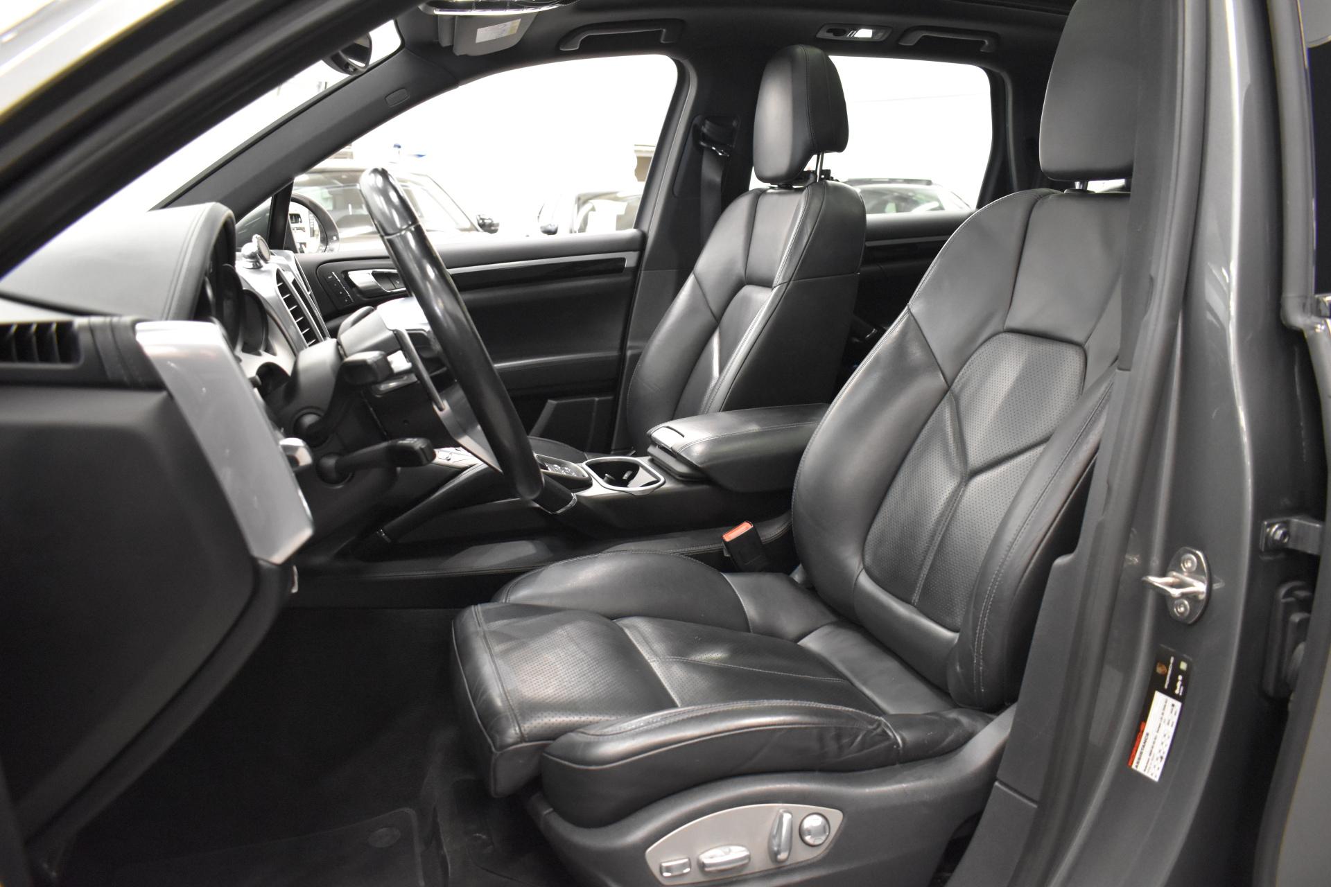 PORSCHE Cayenne 2015