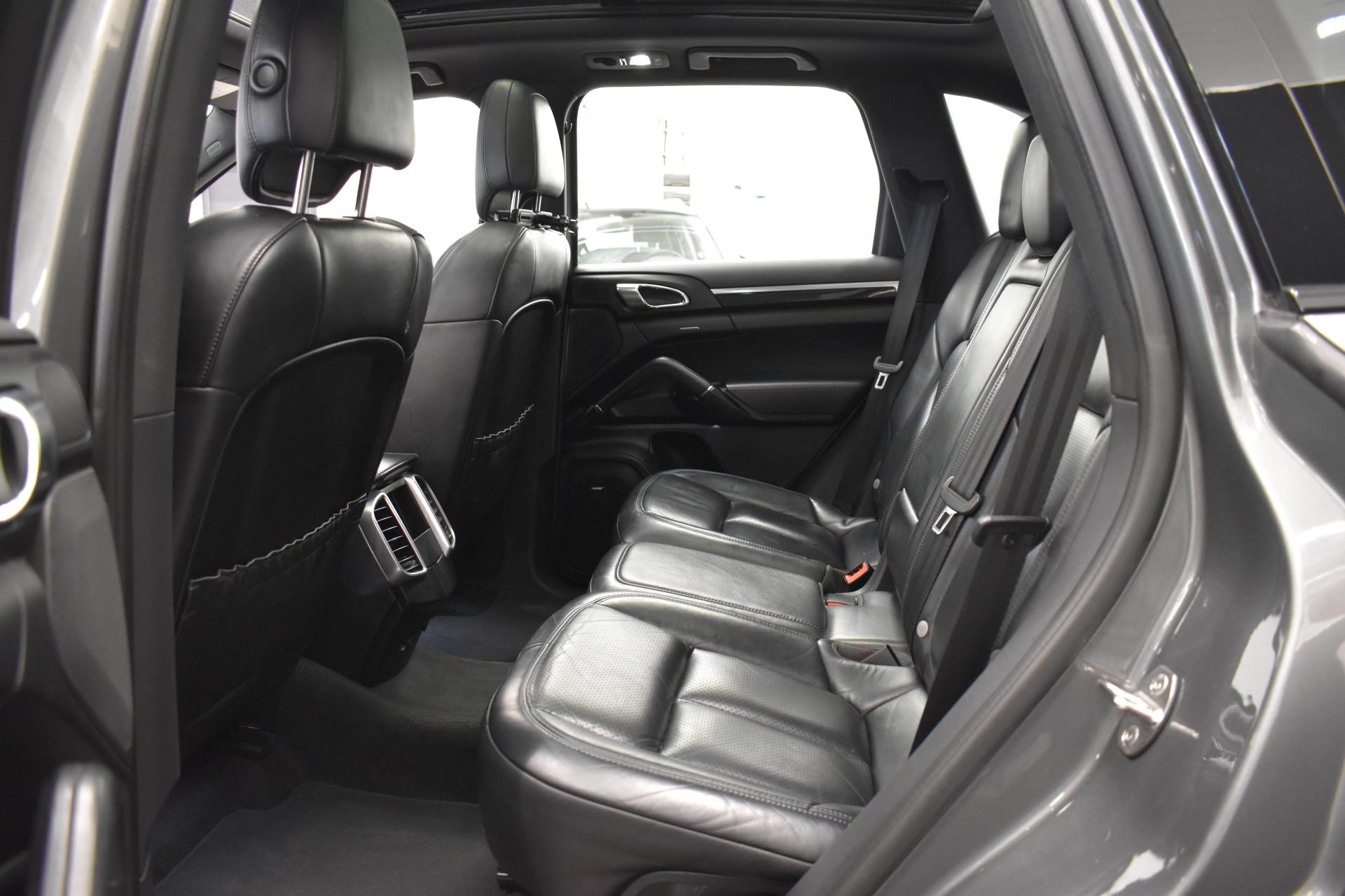 PORSCHE Cayenne 2015