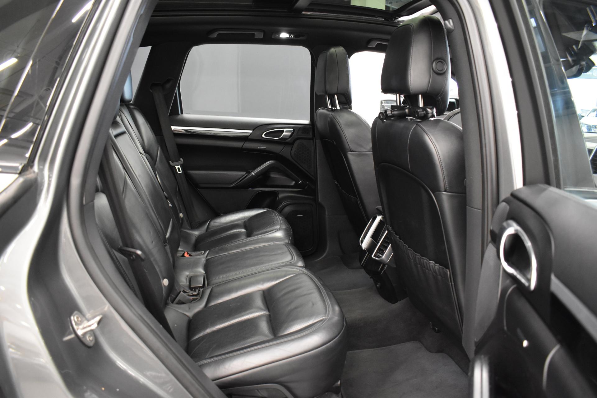 PORSCHE Cayenne 2015