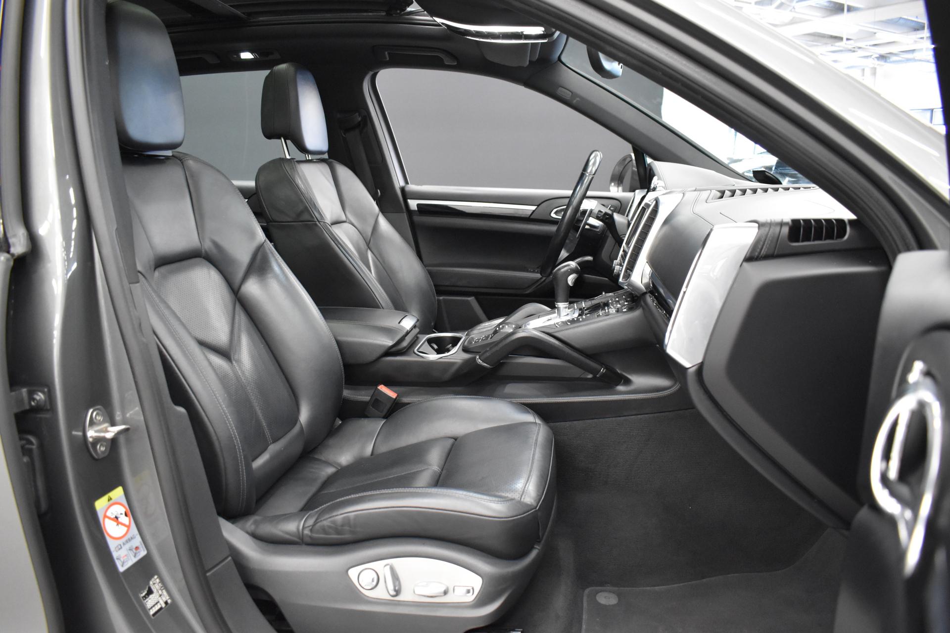 PORSCHE Cayenne 2015