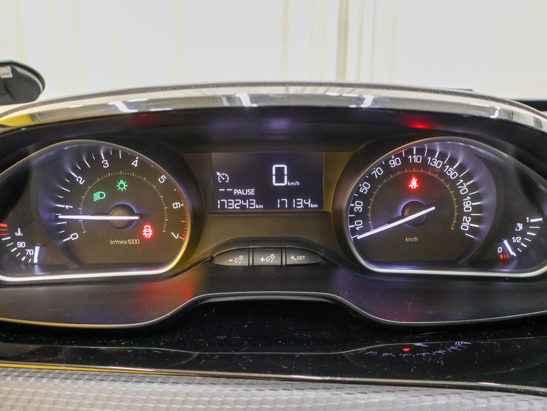PEUGEOT 2008 2015