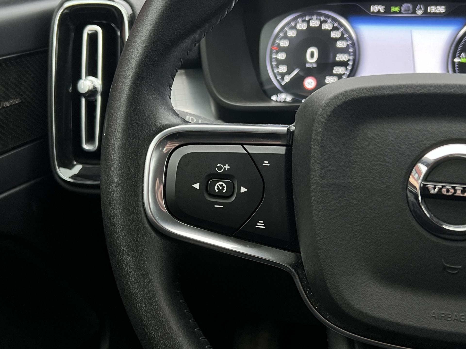 VOLVO XC40 2021