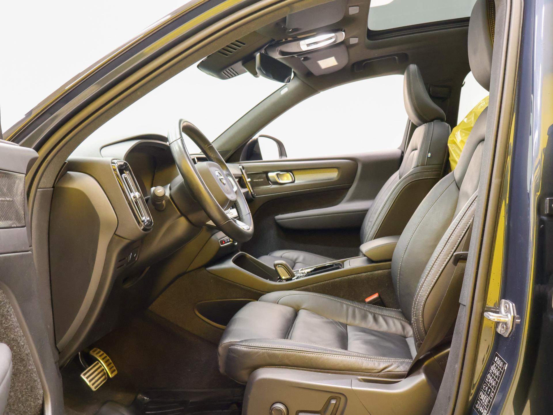 VOLVO XC40 2022
