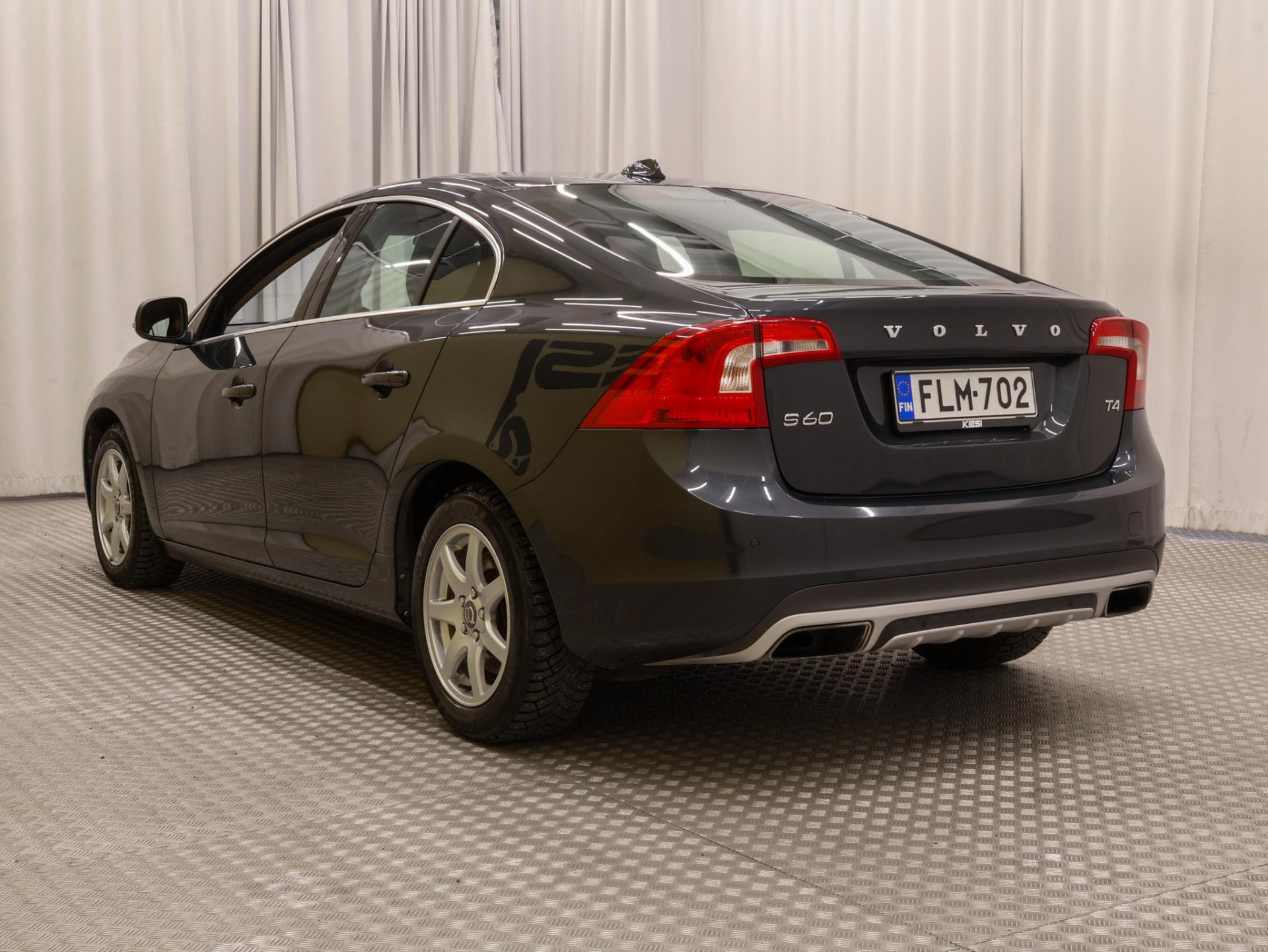 VOLVO S60 2015