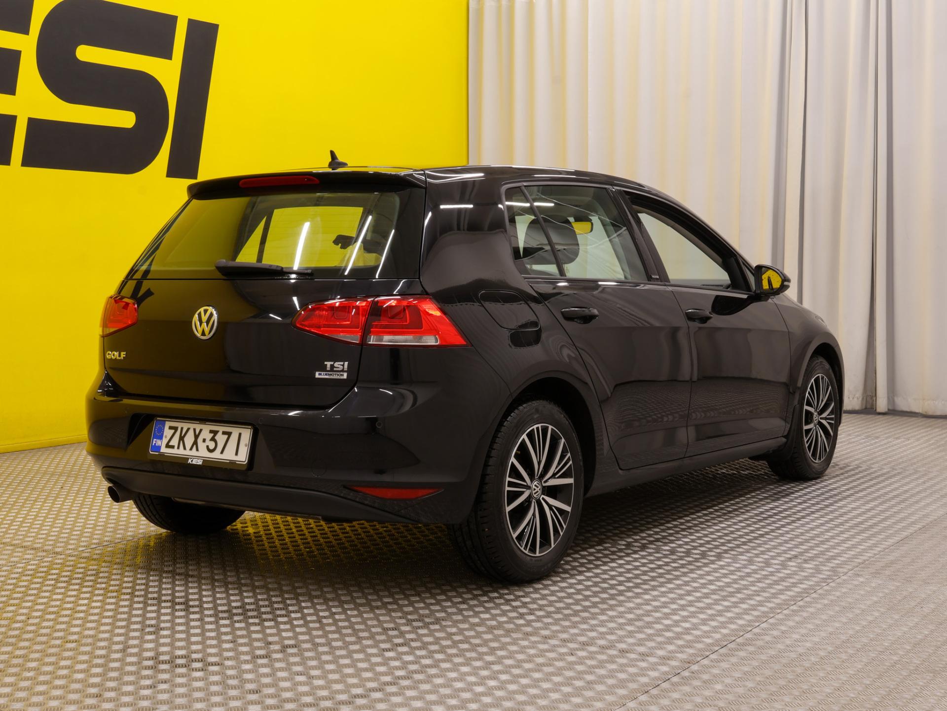 VOLKSWAGEN Golf 2016