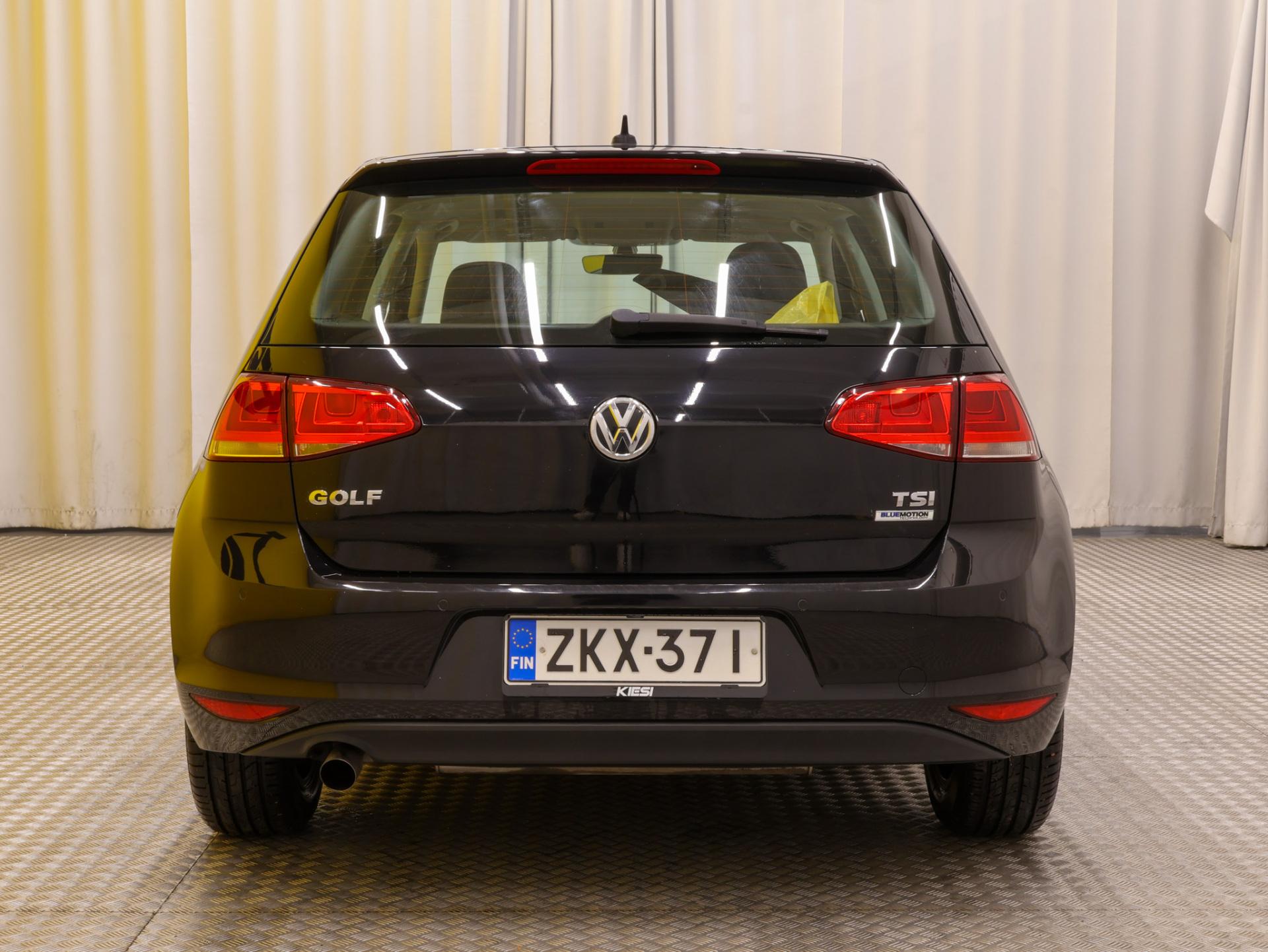 VOLKSWAGEN Golf 2016