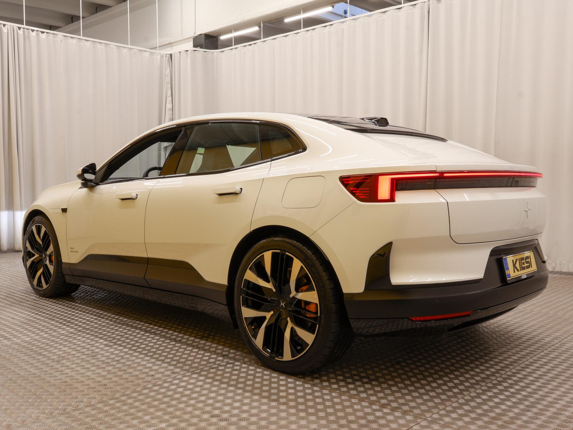 POLESTAR 4 2025