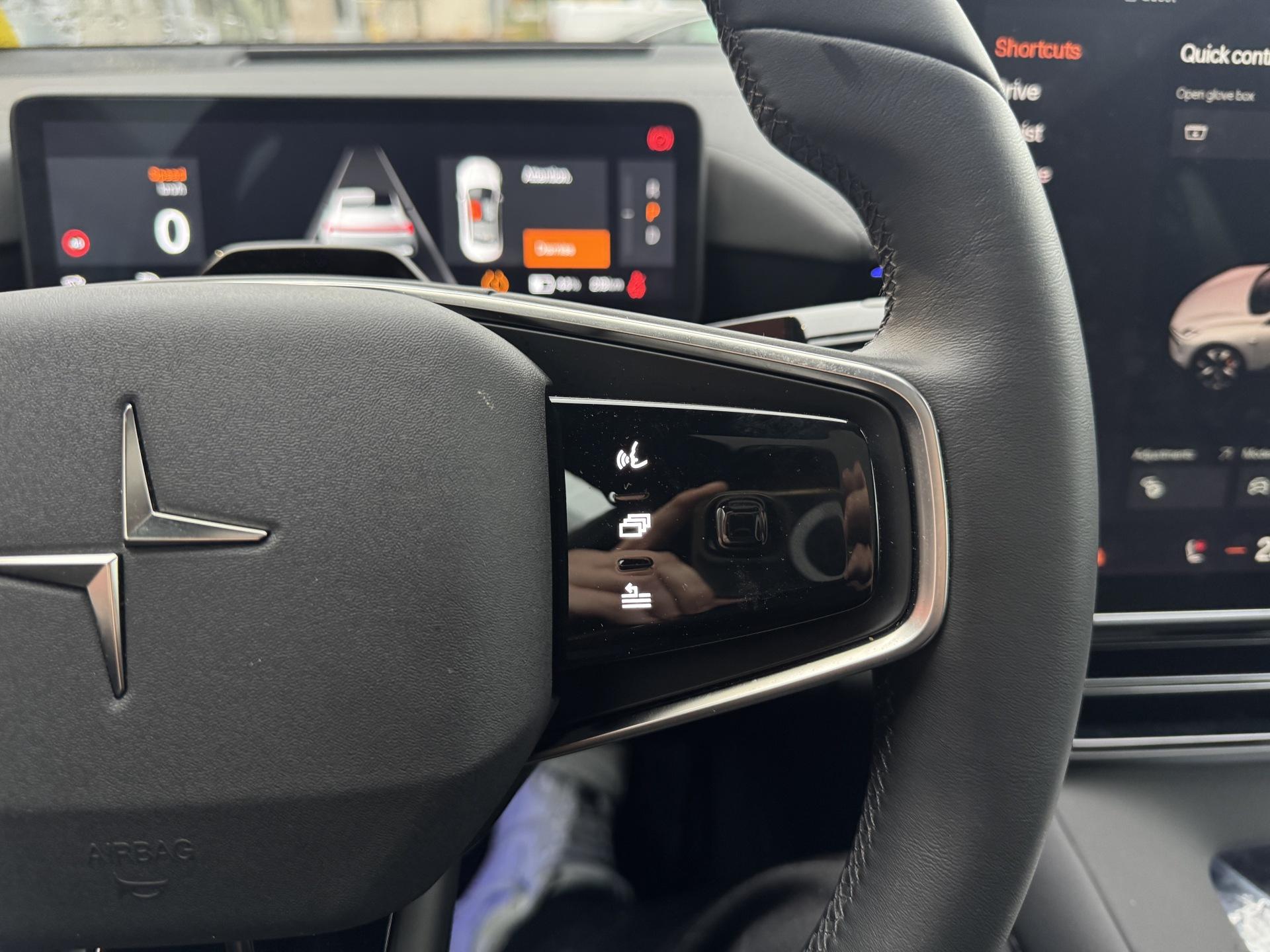 POLESTAR 4 2025