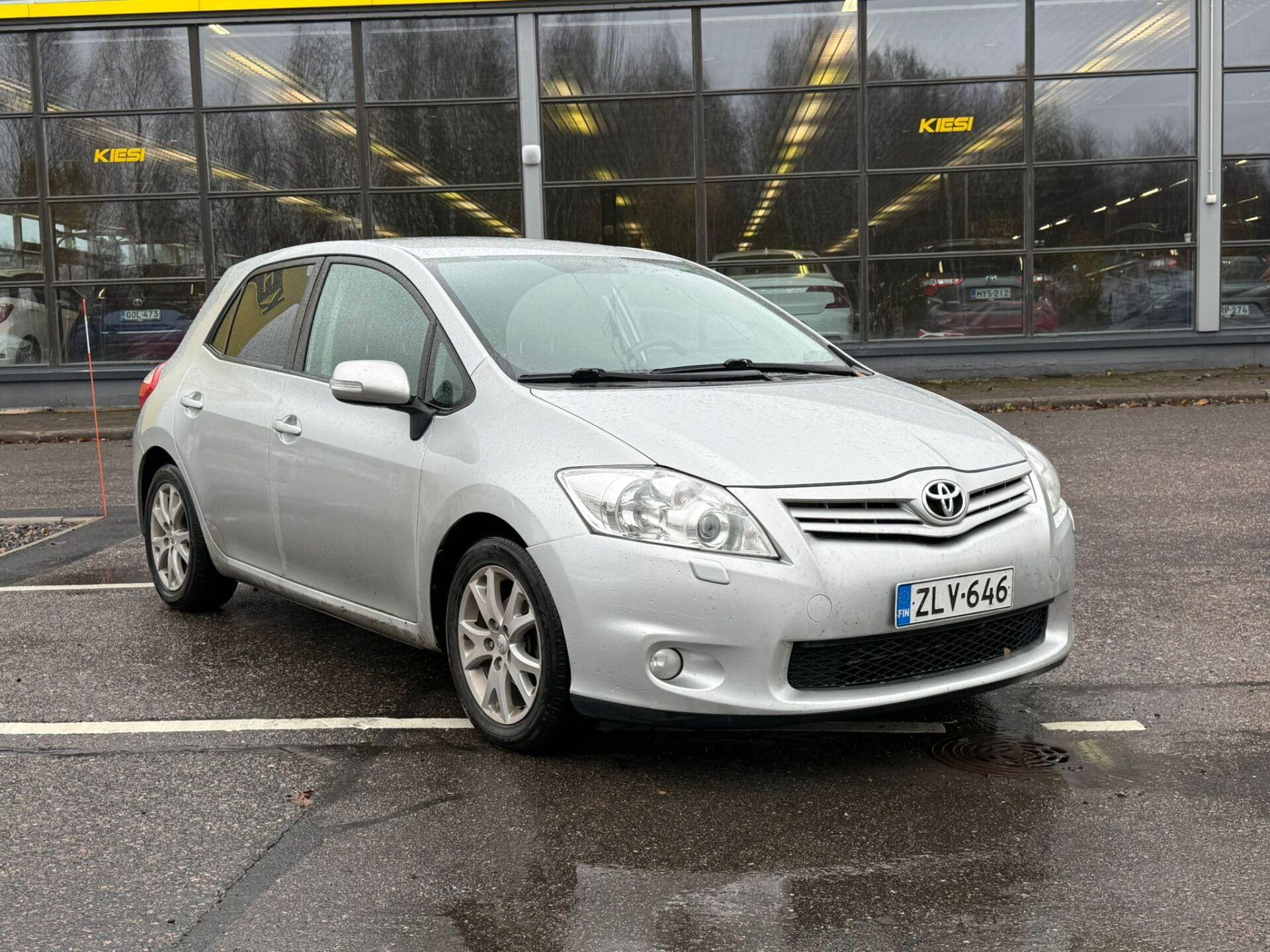 TOYOTA Auris 2012