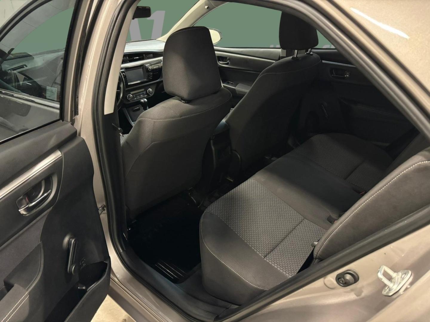 TOYOTA Corolla 2015