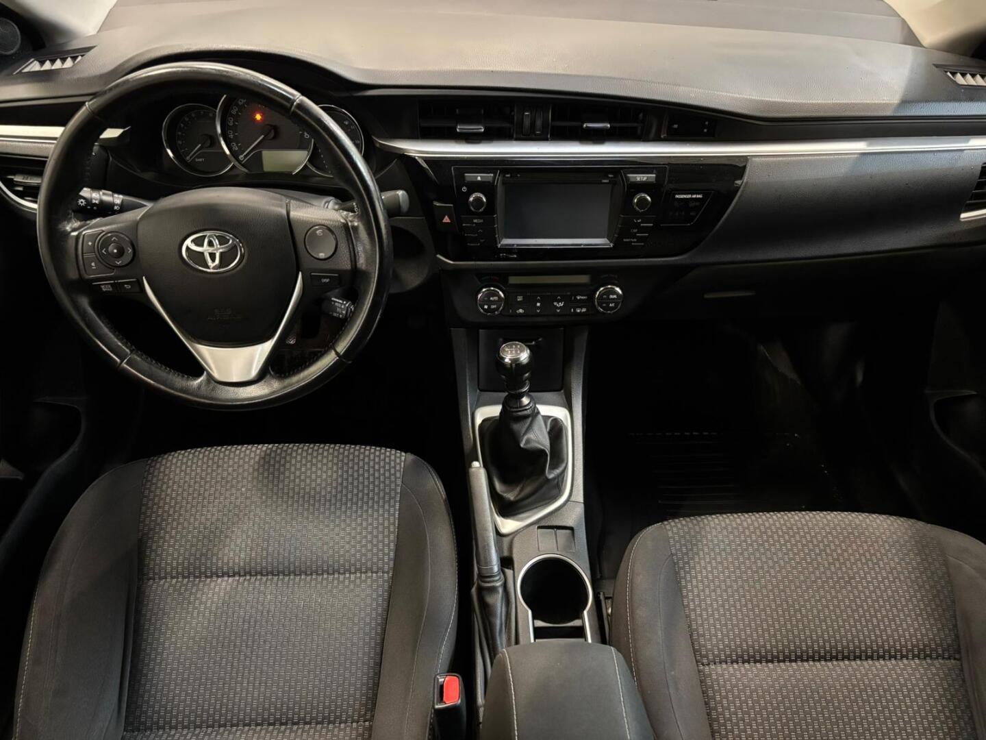 TOYOTA Corolla 2015