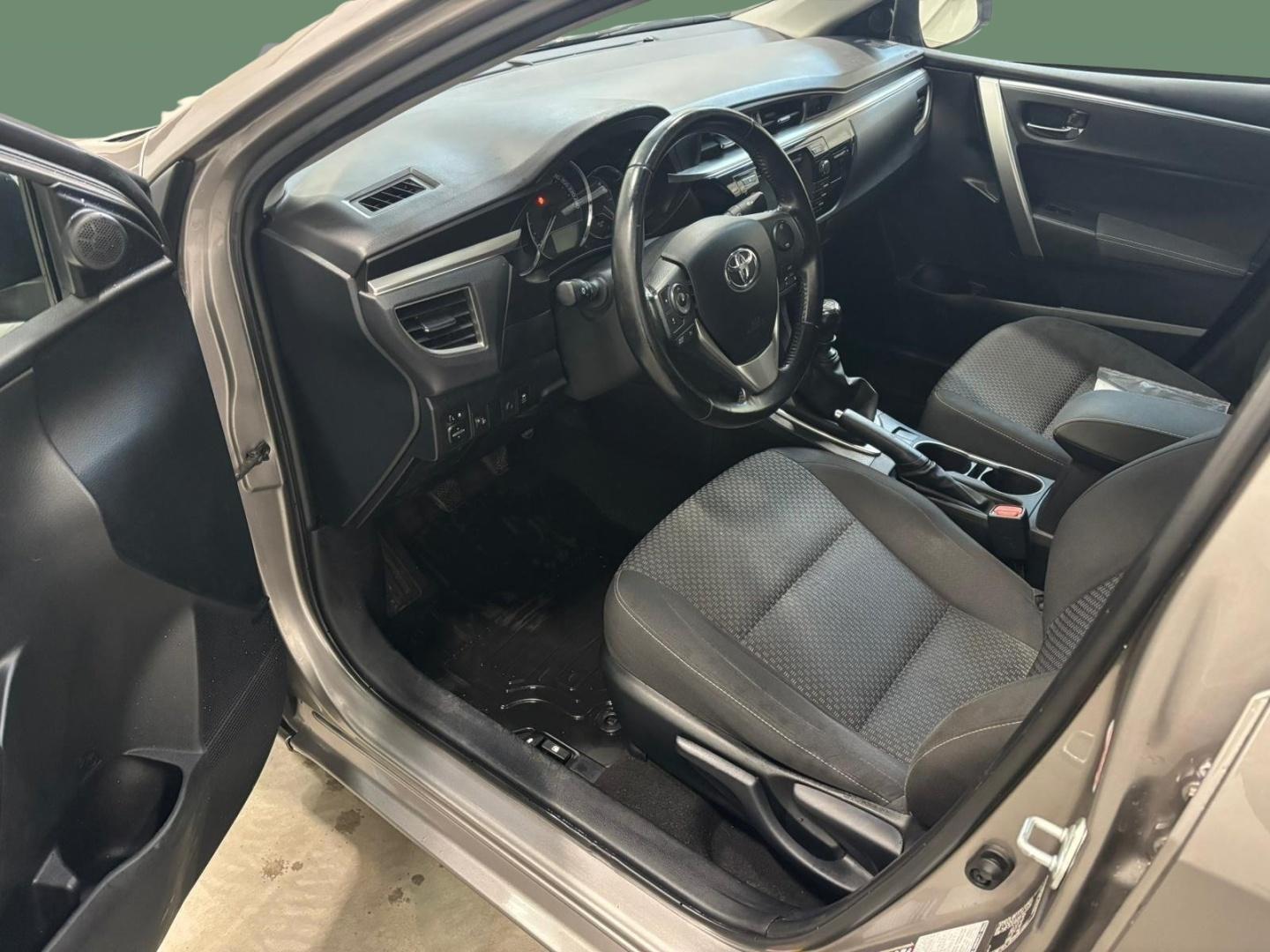 TOYOTA Corolla 2015