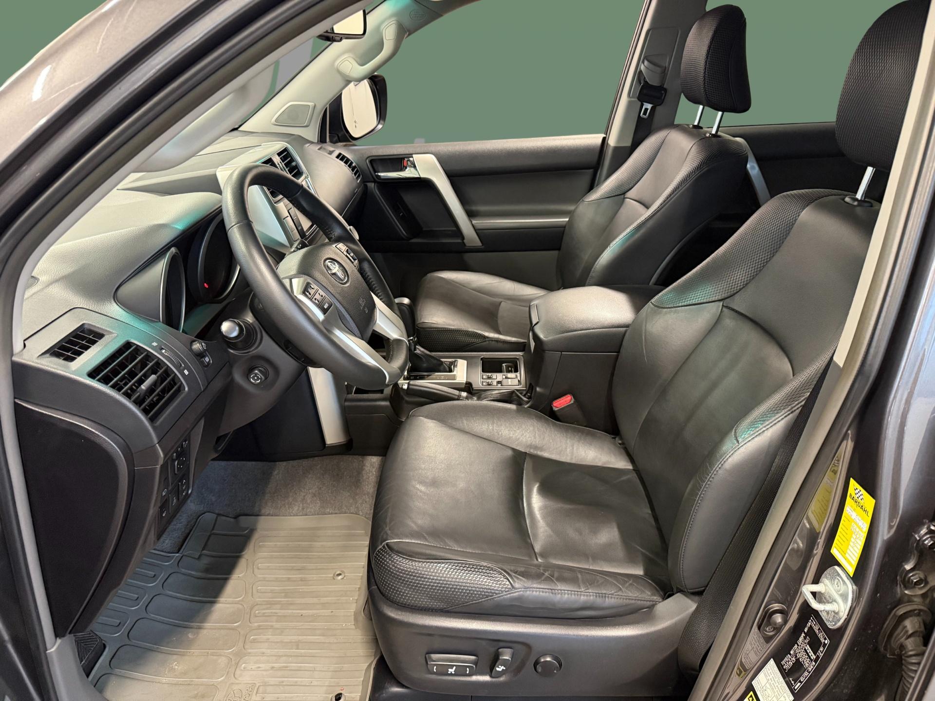 TOYOTA Land Cruiser 2012
