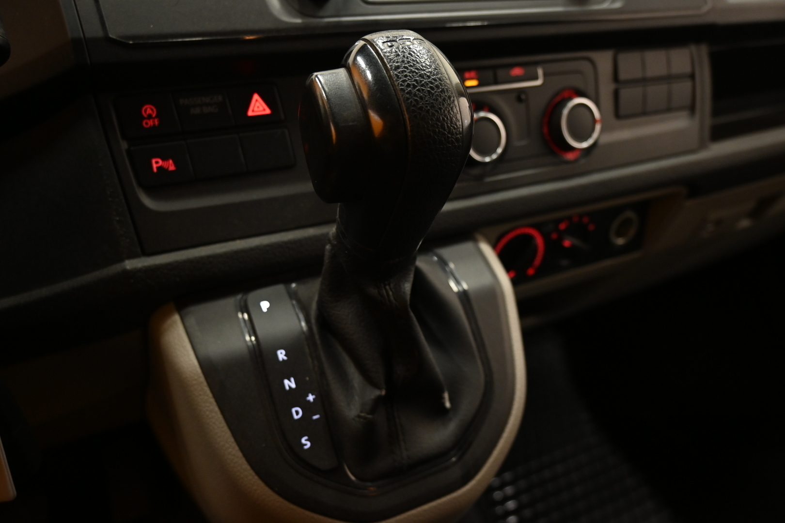 VOLKSWAGEN Transporter 2017