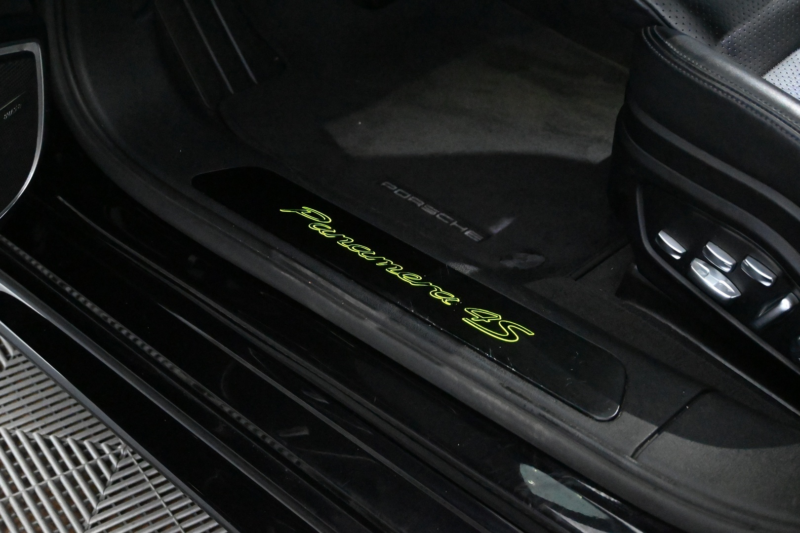 PORSCHE Panamera 2021