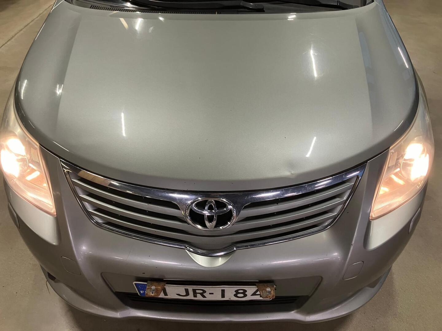 TOYOTA Avensis 2011
