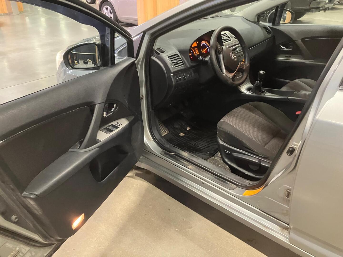 TOYOTA Avensis 2011