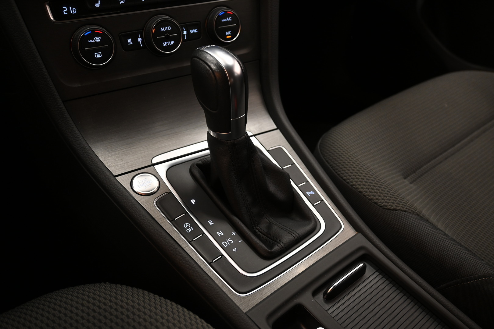 VOLKSWAGEN Golf 2014