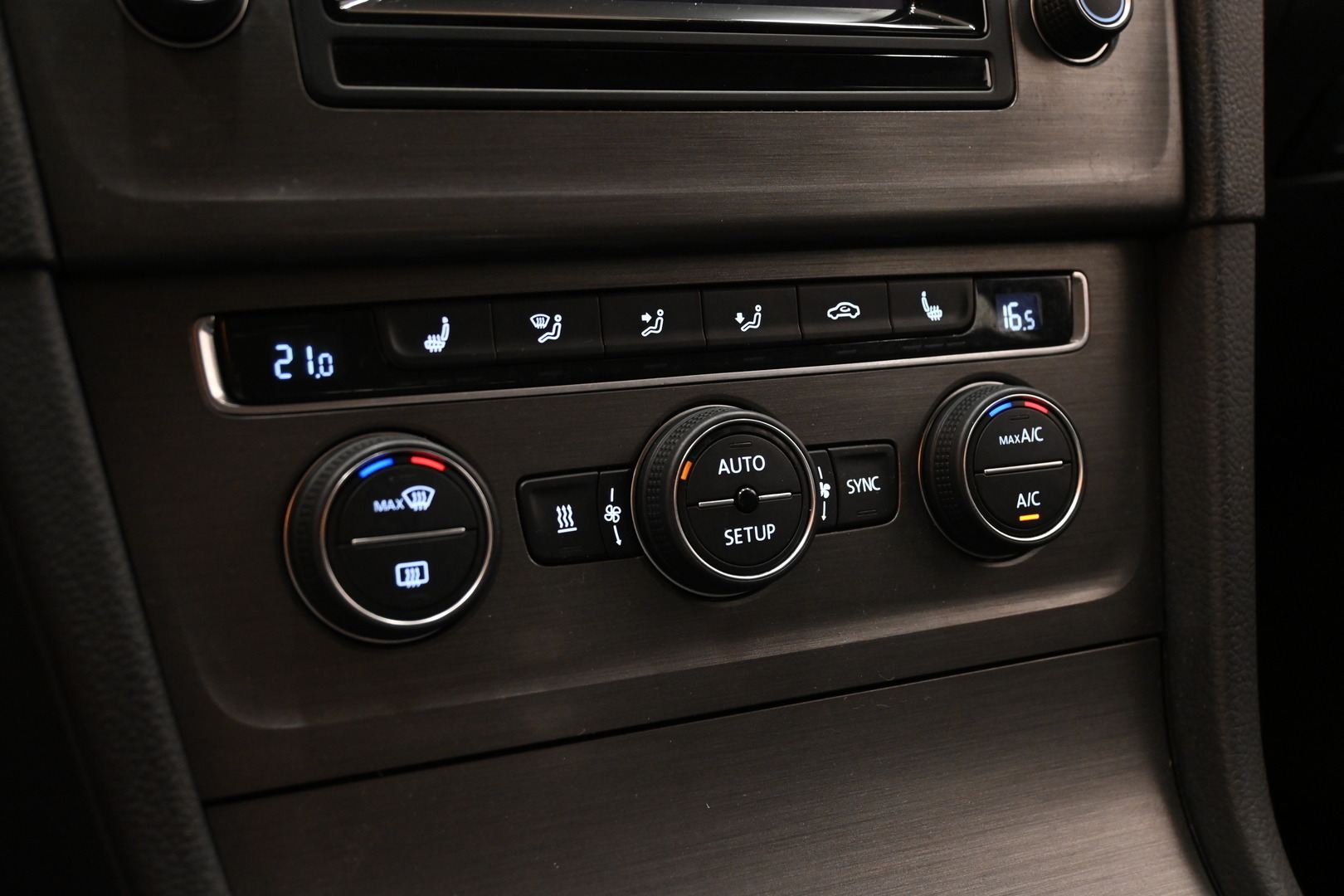 VOLKSWAGEN Golf 2014