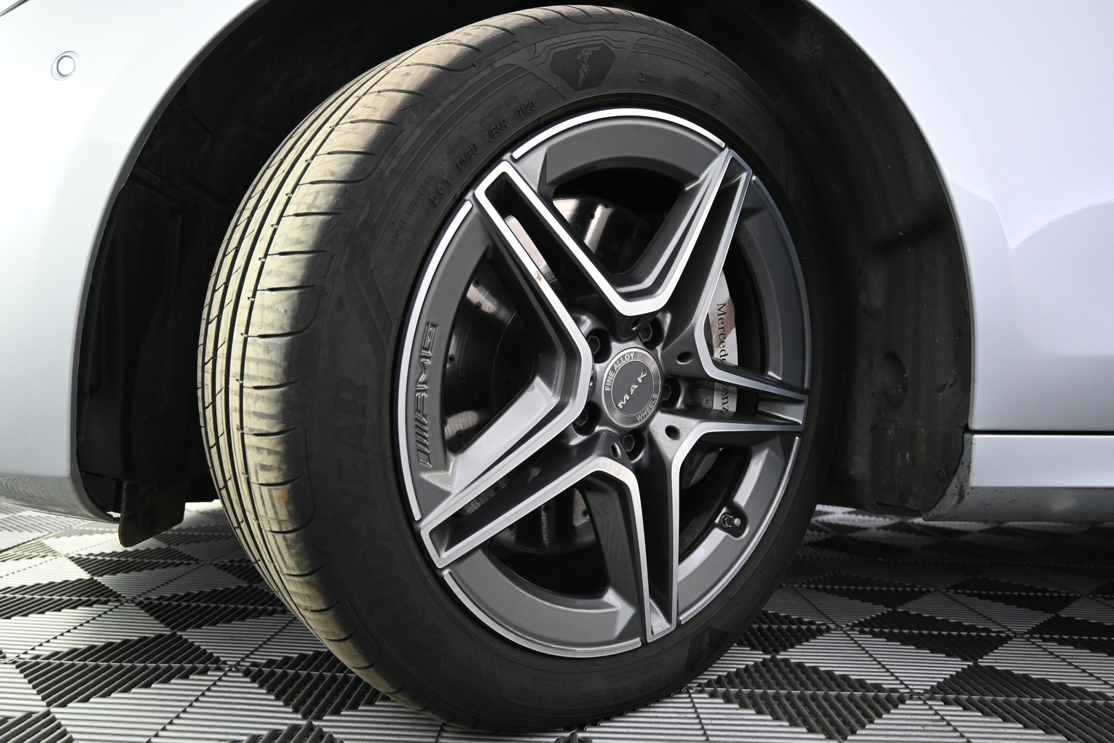 MERCEDES-BENZ E 2021