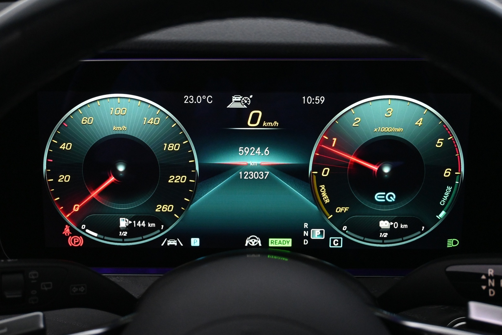 MERCEDES-BENZ E 2021