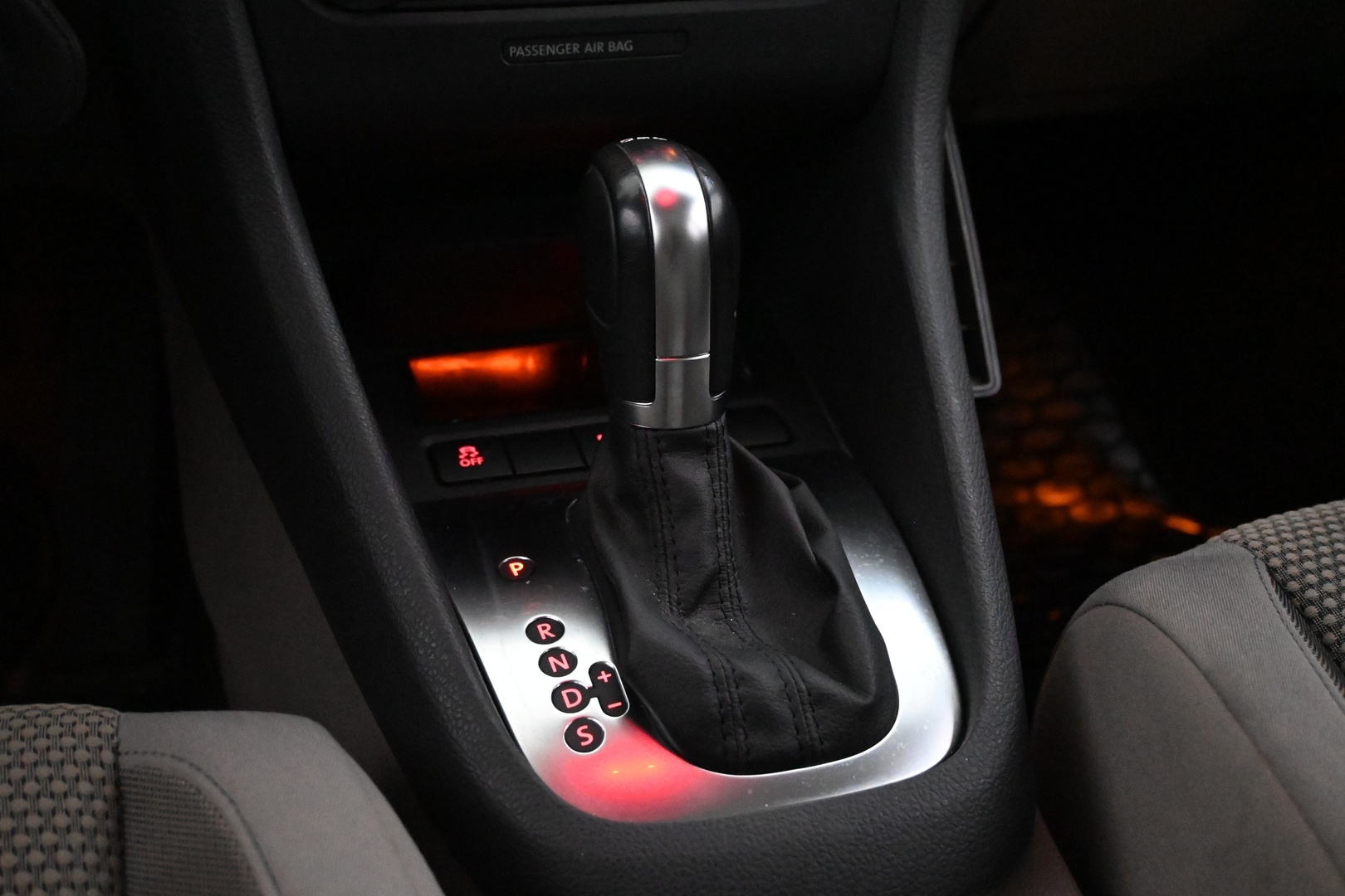 VOLKSWAGEN Golf 2012