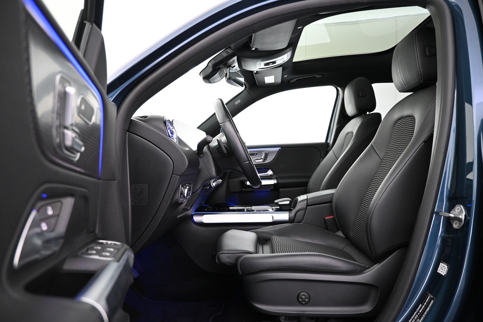MERCEDES-BENZ EQB 2022