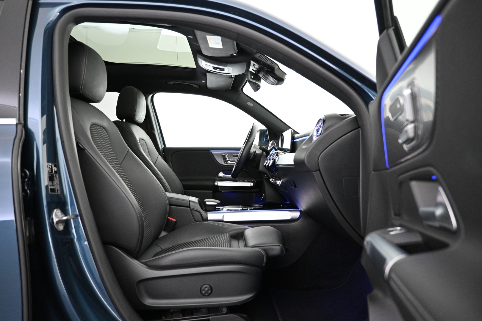 MERCEDES-BENZ EQB 2022