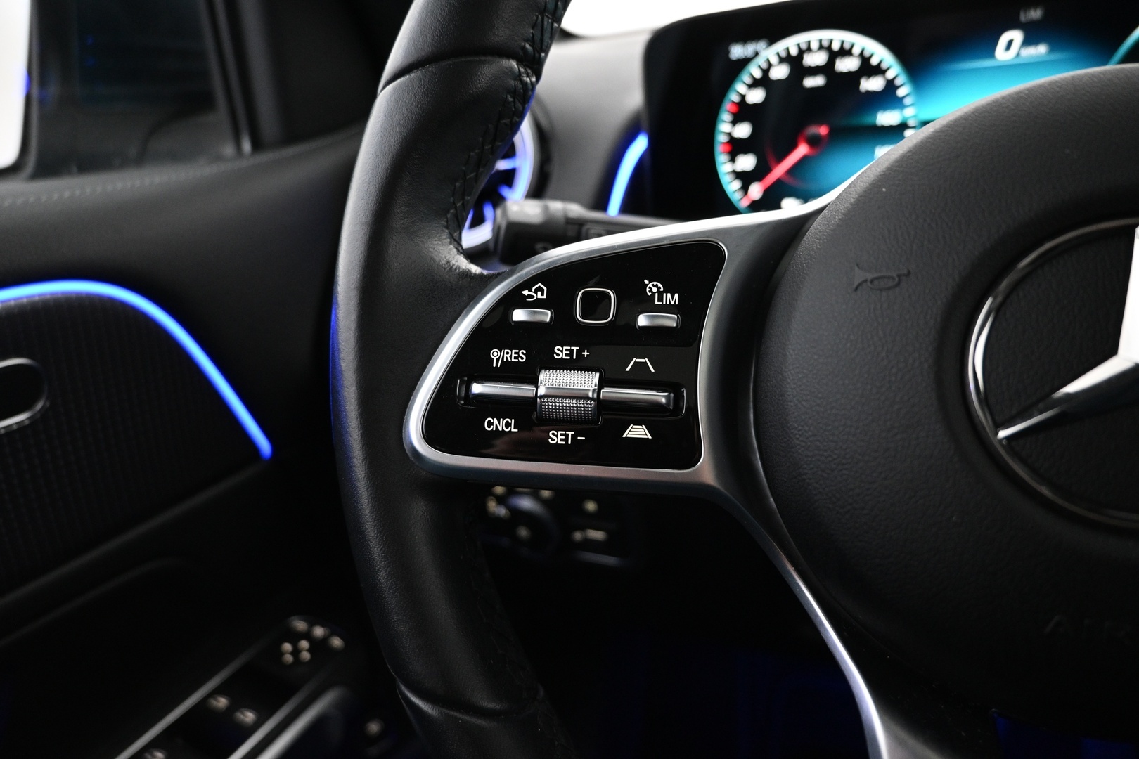 MERCEDES-BENZ EQB 2022