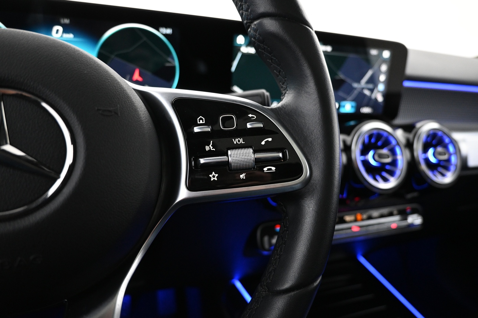 MERCEDES-BENZ EQB 2022