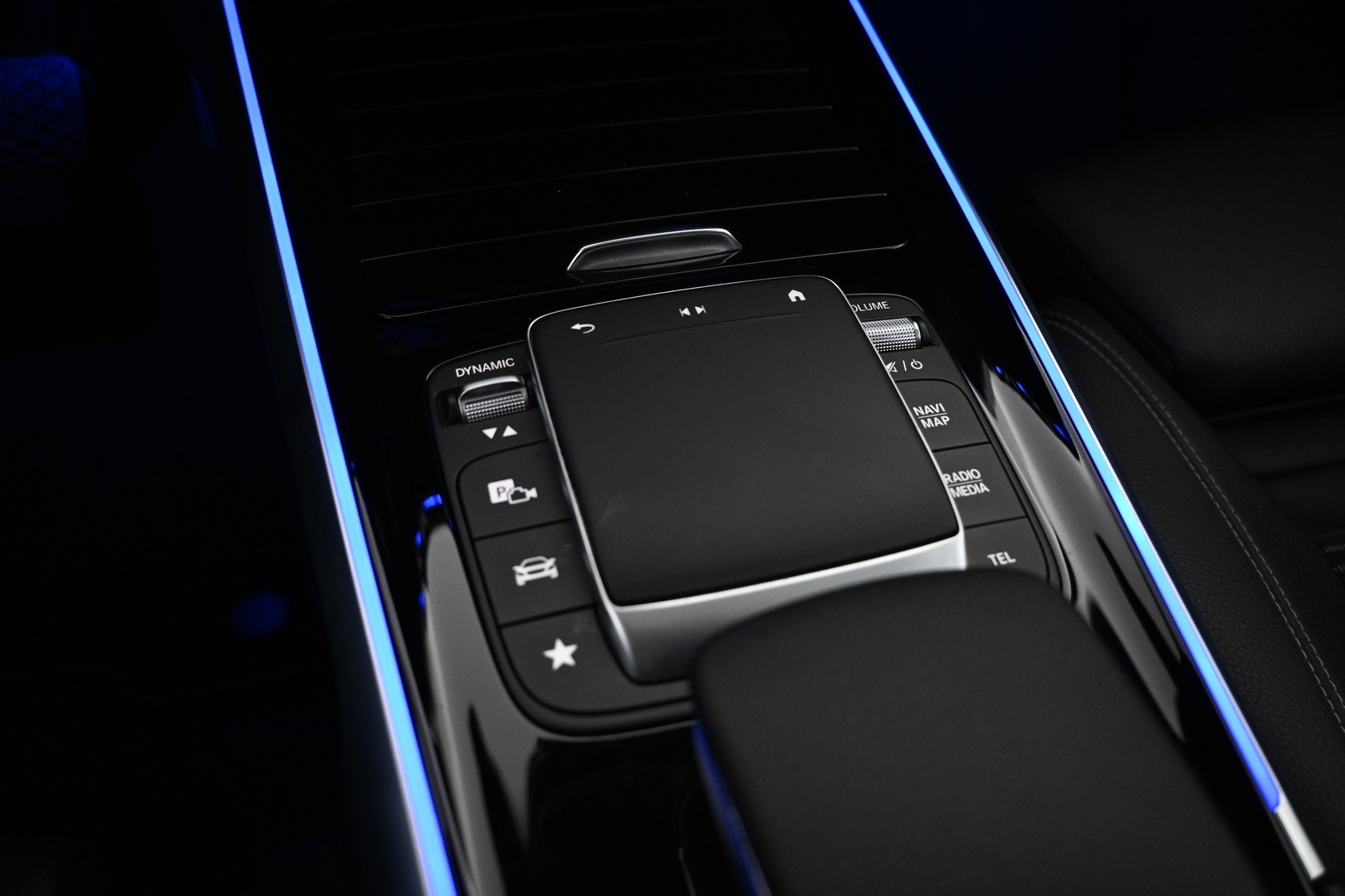 MERCEDES-BENZ EQB 2022