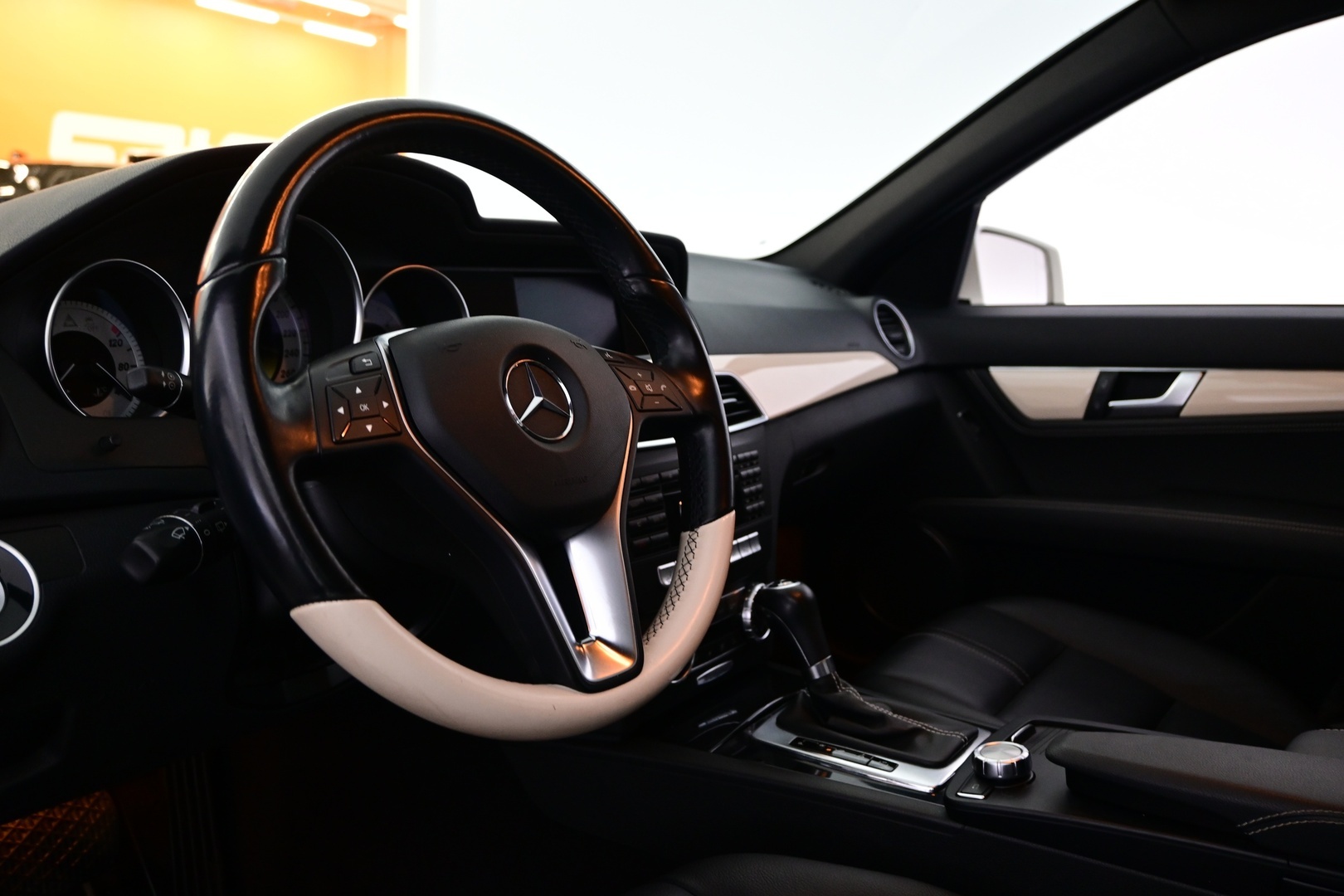 MERCEDES-BENZ C 2011