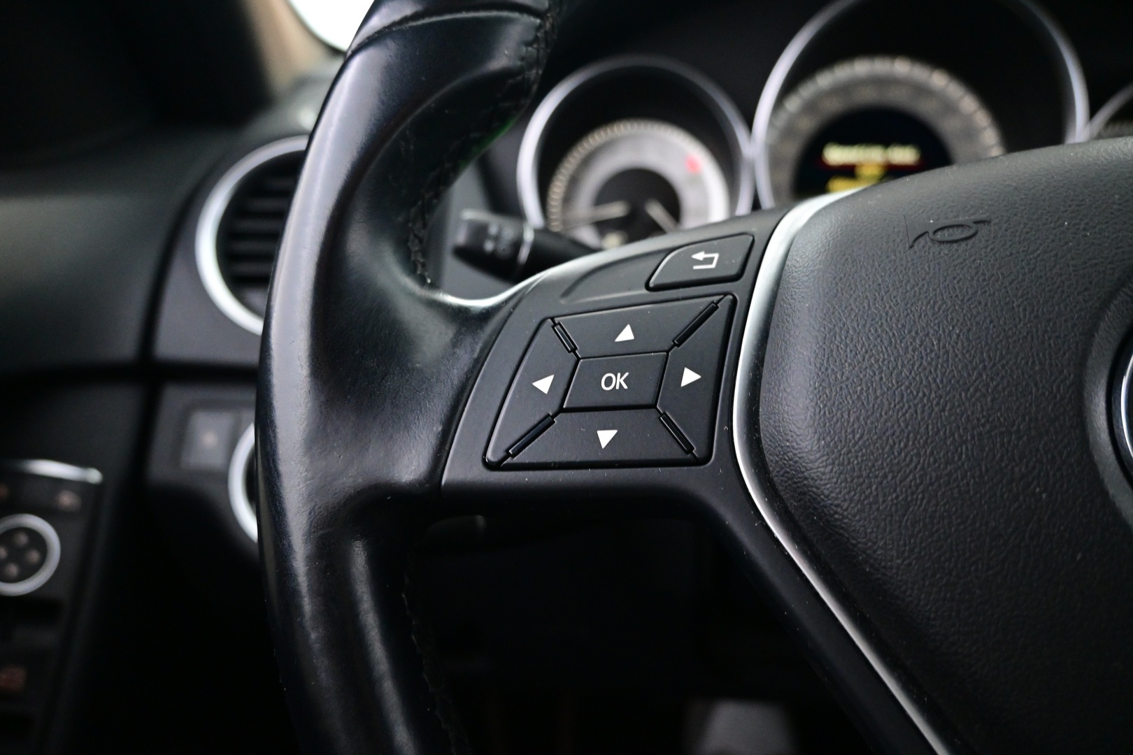 MERCEDES-BENZ C 2011