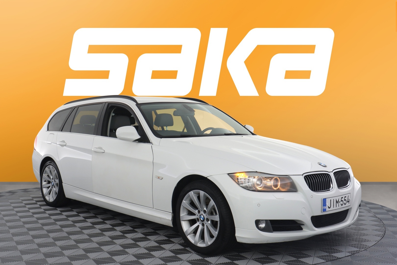 BMW 330 2011